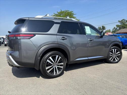 2023 Nissan Pathfinder Platinum 4WD