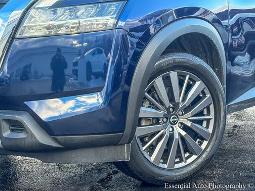 2023 Nissan Pathfinder SL 4WD