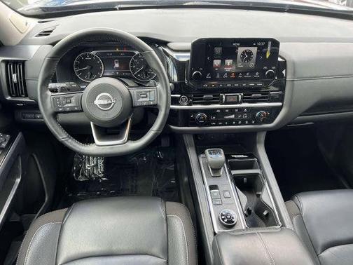 2023 Nissan Pathfinder SL 4WD