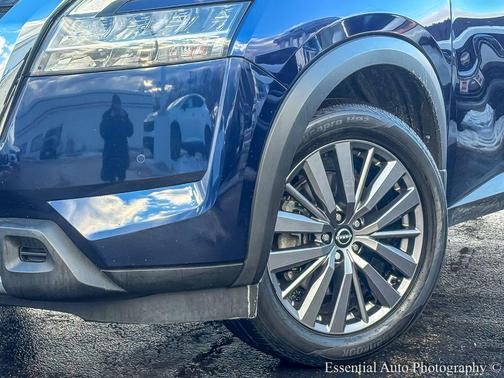 2023 Nissan Pathfinder SL 4WD