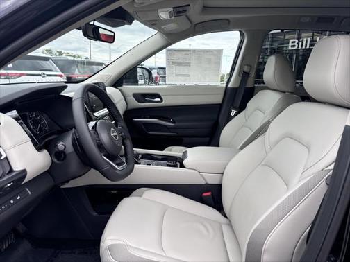 2025 Nissan Pathfinder SL 4WD