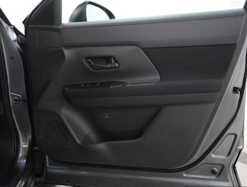 Gun Metallic 2025 Nissan Kicks S