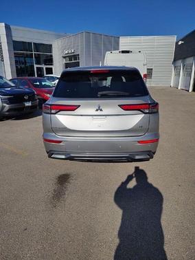 Red Diamond 2022 Mitsubishi Outlander SEL S-AWC