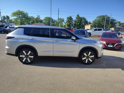 Red Diamond 2022 Mitsubishi Outlander SEL S-AWC