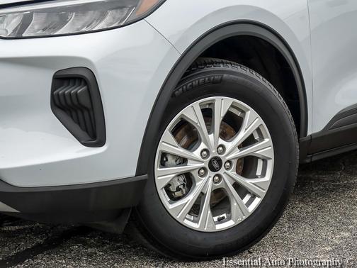 Silver Metallic 2025 Ford Escape Active