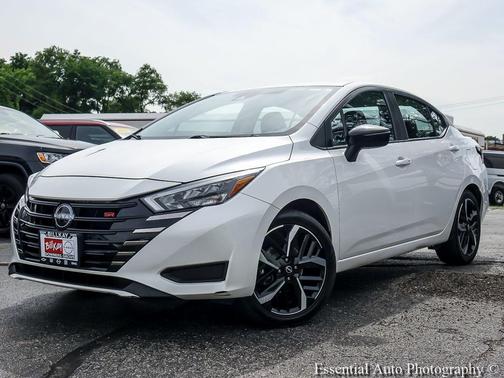 Aspen White Tricoat 2024 Nissan Versa 1.6 S