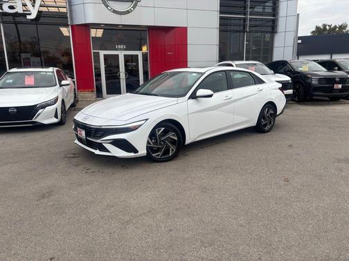 2025 Hyundai ELANTRA SEL