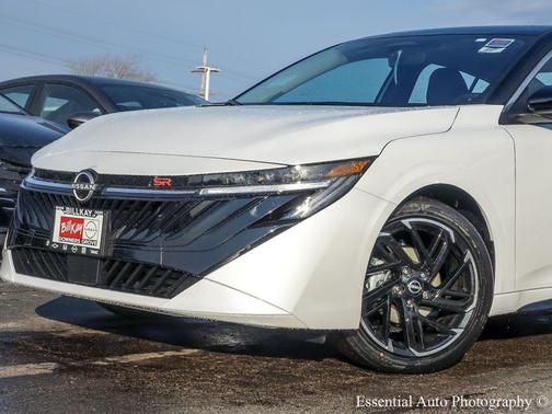 Aspen White Tricoat/Super Black 2026 Nissan Sentra SR