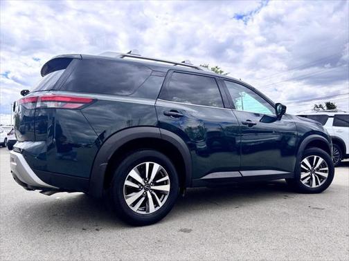 2023 Nissan Pathfinder SL 4WD
