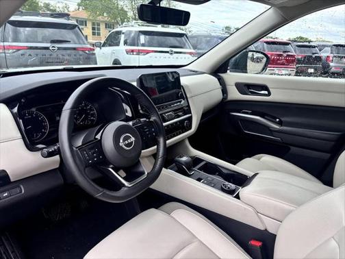 2023 Nissan Pathfinder SL 4WD