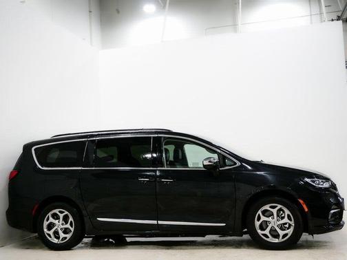 2024 Chrysler Pacifica Hybrid Select