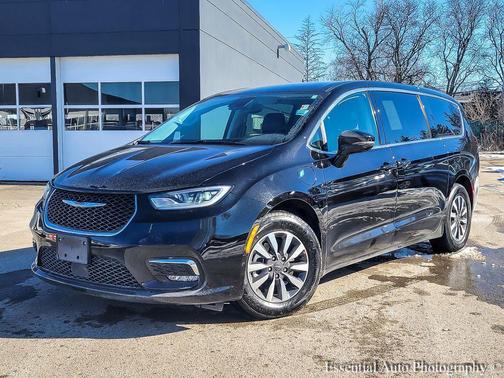 2024 Chrysler Pacifica Hybrid Select