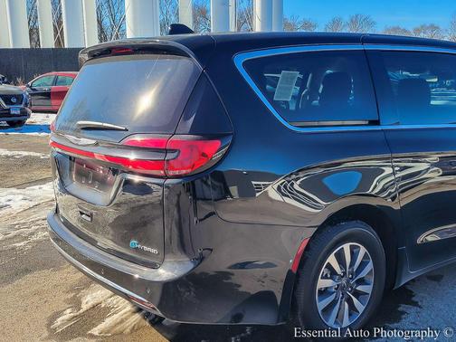 2024 Chrysler Pacifica Hybrid Select