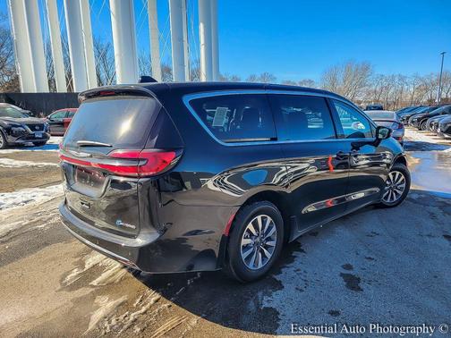2024 Chrysler Pacifica Hybrid Select
