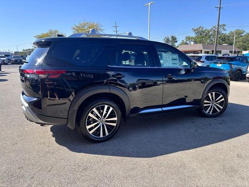 2025 Nissan Pathfinder Platinum 4WD
