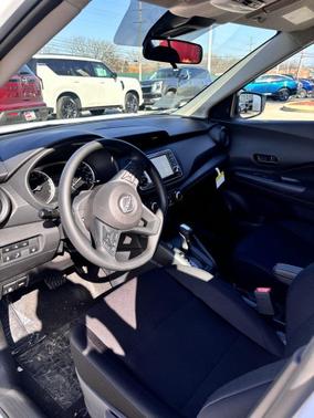 2025 Nissan Kicks S