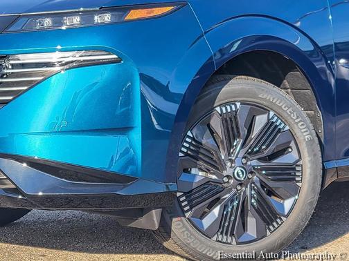 Aurora Blue/Super Black 2026 Nissan Murano Platinum