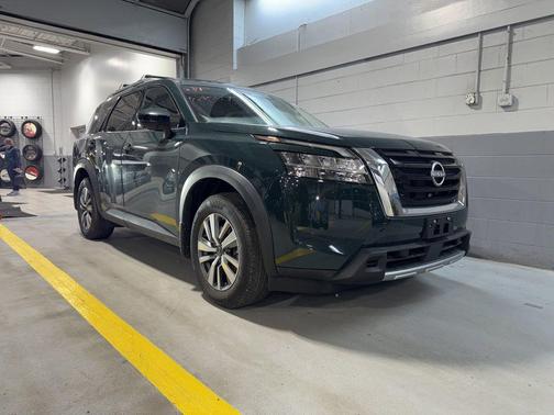 2024 Nissan Pathfinder SL 4WD