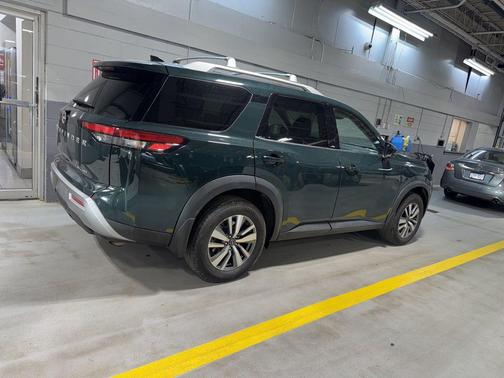 2024 Nissan Pathfinder SL 4WD