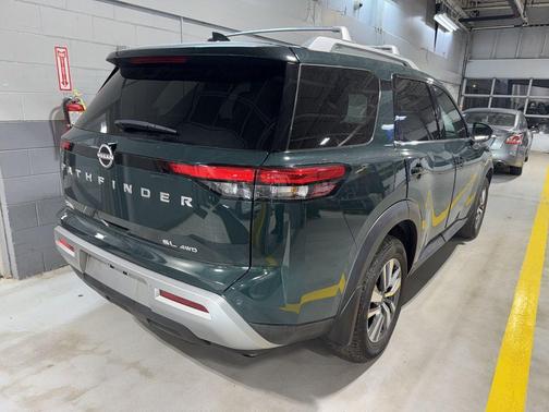 2024 Nissan Pathfinder SL 4WD