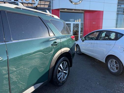 2024 Nissan Pathfinder SL 4WD