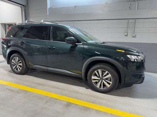 2024 Nissan Pathfinder SL 4WD