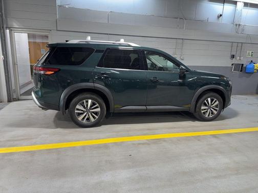 2024 Nissan Pathfinder SL 4WD