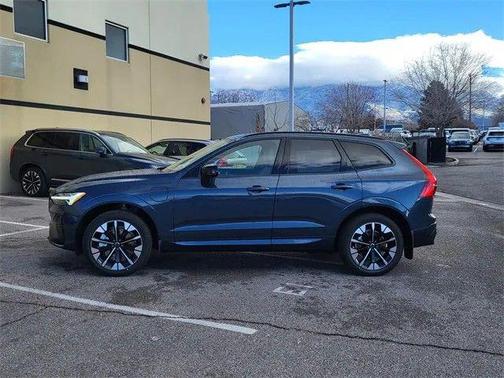 2022 Volvo XC60 Recharge Plug-In Hybrid T8 R-Design