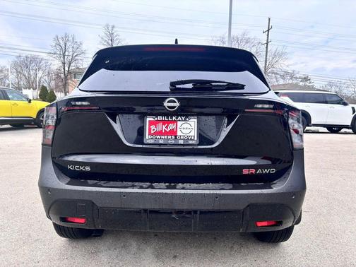 2025 Nissan Kicks SR