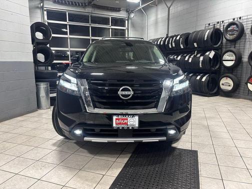 2025 Nissan Pathfinder Platinum 4WD