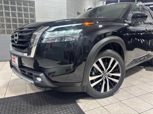 2025 Nissan Pathfinder Platinum 4WD