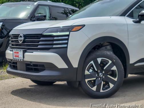 Aspen White/Super Black 2026 Nissan Kicks SV