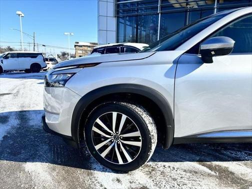 2025 Nissan Pathfinder Platinum 4WD