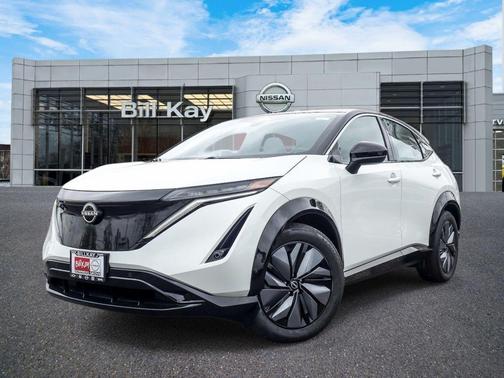 Everest White Pearl Tricoat/Black Diamond Pearl 2023 Nissan ARIYA VENTURE+