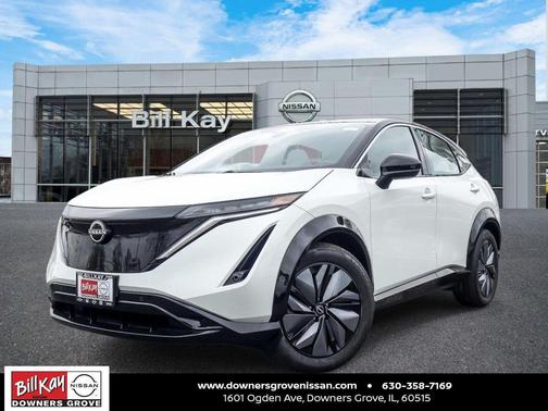 Everest White Pearl Tricoat/Black Diamond Pearl 2023 Nissan ARIYA VENTURE+