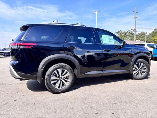 2025 Nissan Pathfinder SL 4WD