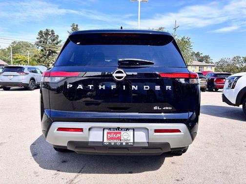 2025 Nissan Pathfinder SL 4WD