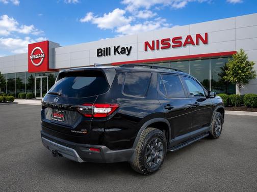 Crystal Black Pearl 2025 Honda Pilot TrailSport