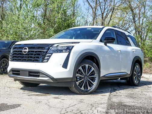 Everest White Pearl Tricoat 2026 Nissan Pathfinder Platinum