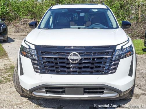 Everest White Pearl Tricoat 2026 Nissan Pathfinder Platinum
