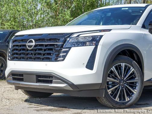 Everest White Pearl Tricoat 2026 Nissan Pathfinder Platinum