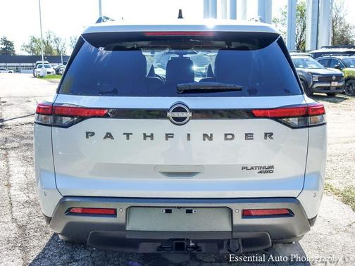 Everest White Pearl Tricoat 2026 Nissan Pathfinder Platinum