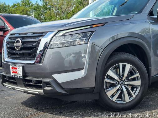 Gun Metallic 2024 Nissan Pathfinder SL 4WD