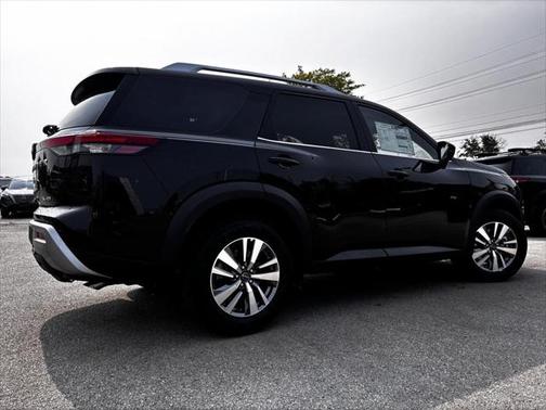 2025 Nissan Pathfinder SL 4WD