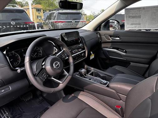 2025 Nissan Pathfinder SL 4WD