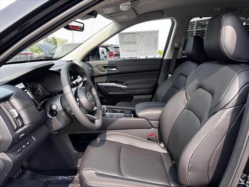 2025 Nissan Pathfinder SL 4WD