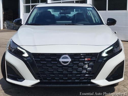 Pearl White Tricoat 2026 Nissan Altima SR FWD