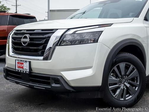 Pearl White Tricoat 2024 Nissan Pathfinder SV 4WD