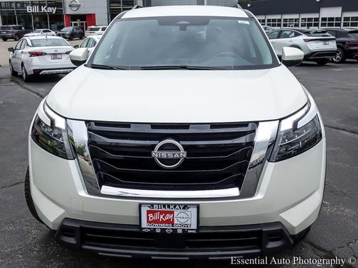 Pearl White Tricoat 2024 Nissan Pathfinder SV 4WD
