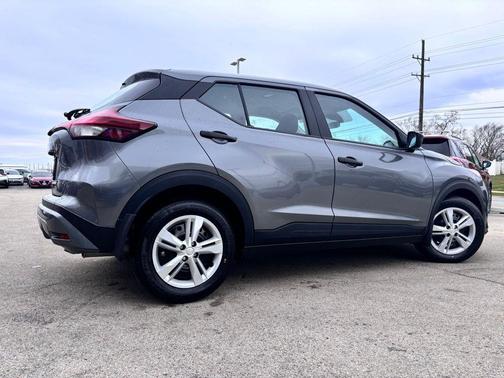 2025 Nissan Kicks S